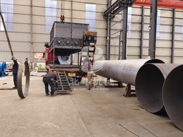 大型料倉(cāng)裝車(chē)啟運(yùn)確保交付無(wú)憂